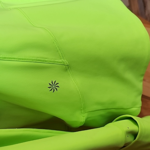 Athleta, NWOT, Sz L, Cool Weather Run Top, Neon Green - Picture 9 of 16